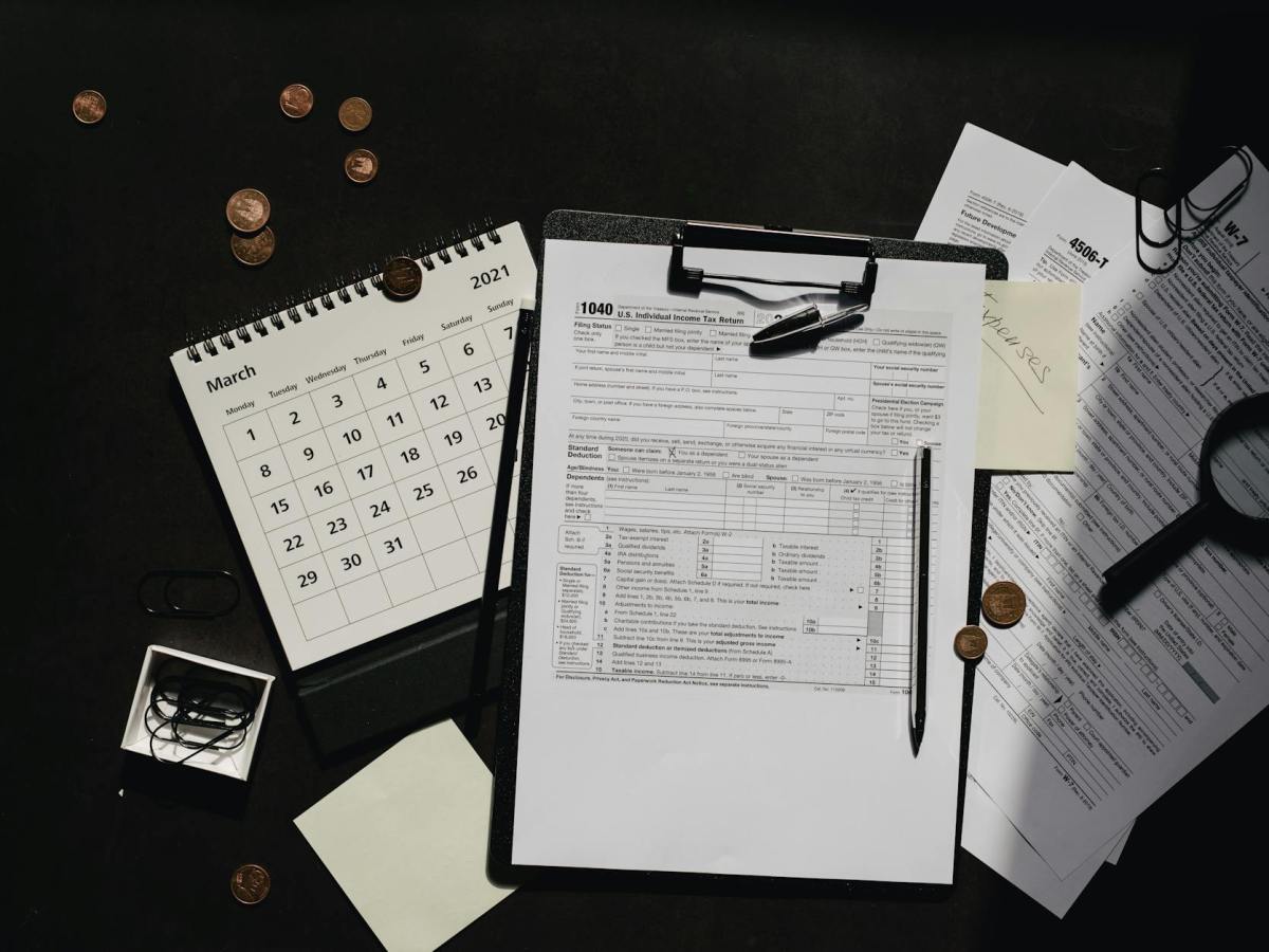 How do you determine if someone is an independent contractor or an&nbsp;employee?